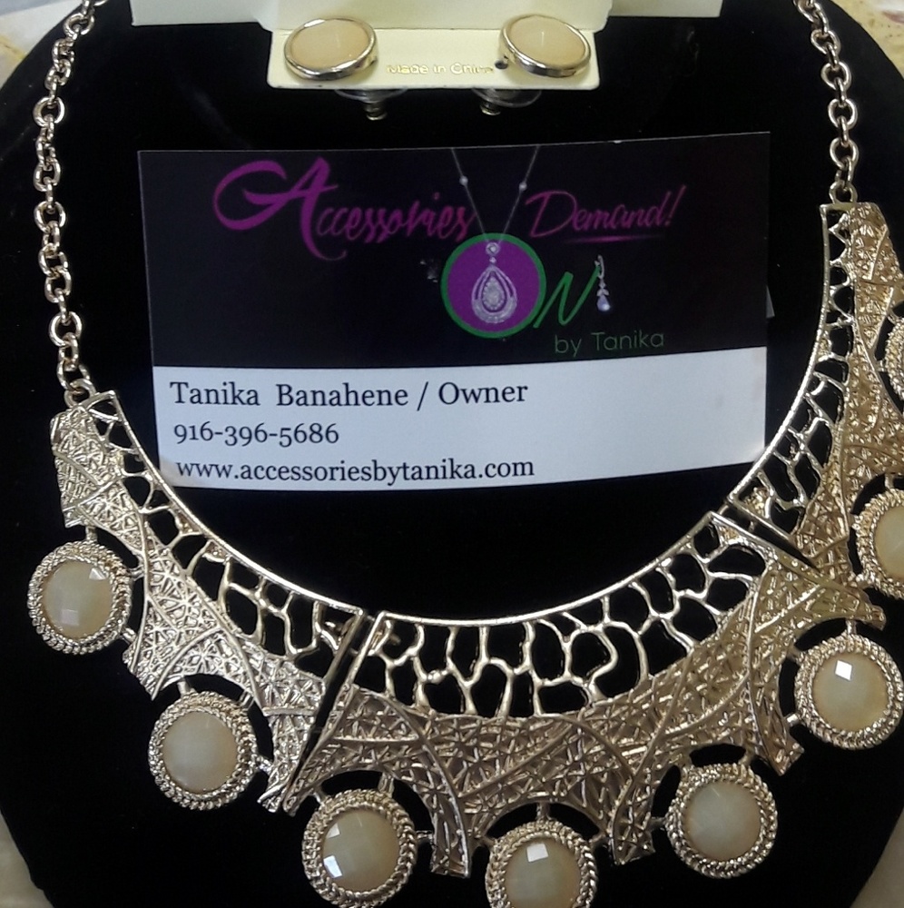 Goal cover necklace with matching earrings